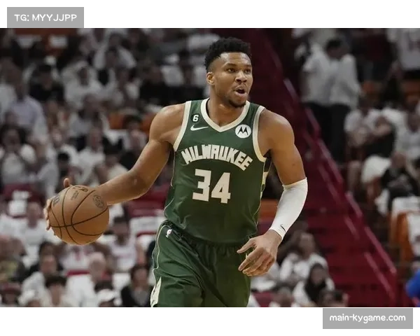 特纳本场表现出色，投篮高效斩获17分，刷新雄鹿生涯得分纪录